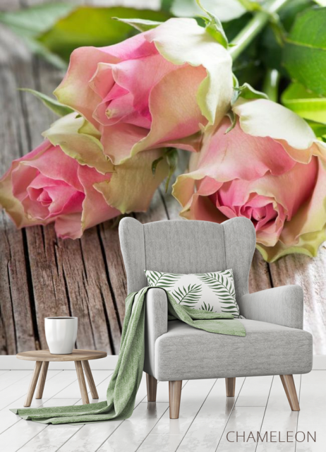 Фотообои розы на деревянном столе - 3