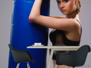 Фотошпалери Дівчина з боксерською грушею - 1