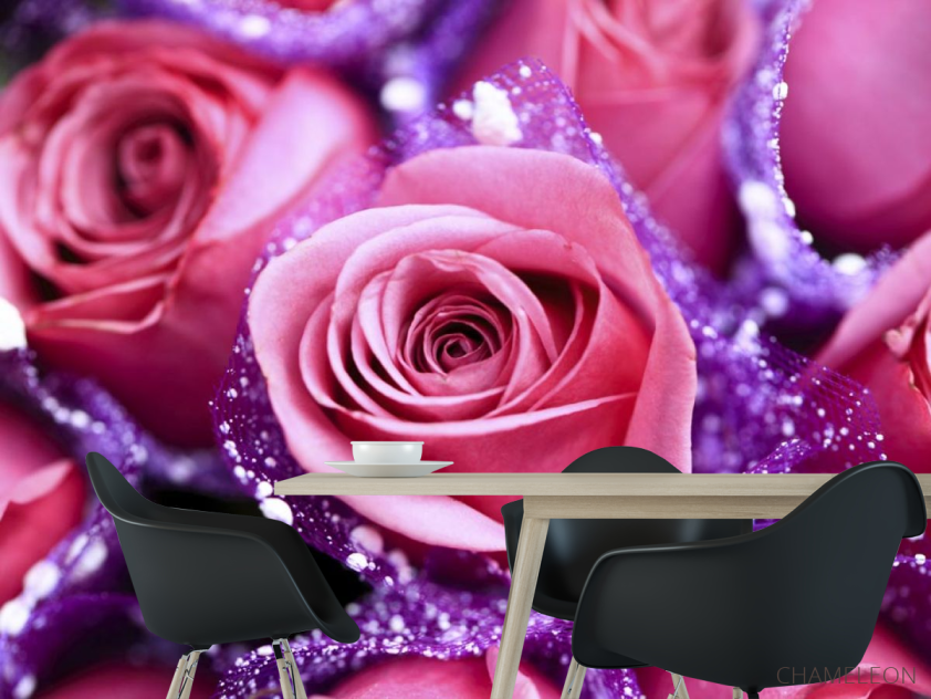 Фотошпалери рожеві троянди в сереневой сітці - 1