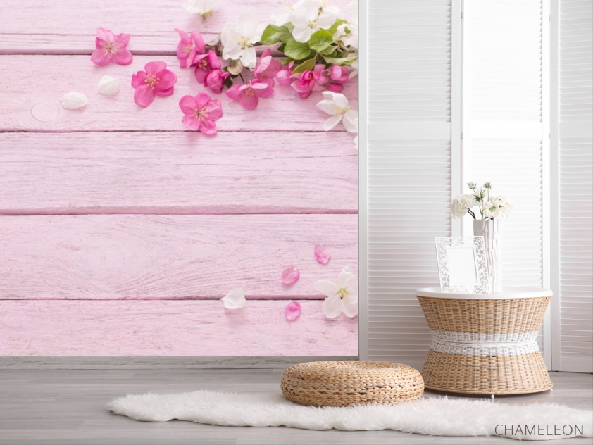 Фотошпалери білі і рожеві пелюстки на рожевому дерев'яному тлі - 2