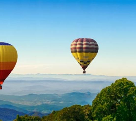 Фотообои шесть воздушных шаров в горах 21545