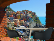 Фотошпалери різнокольорові будиночки над морем - 1