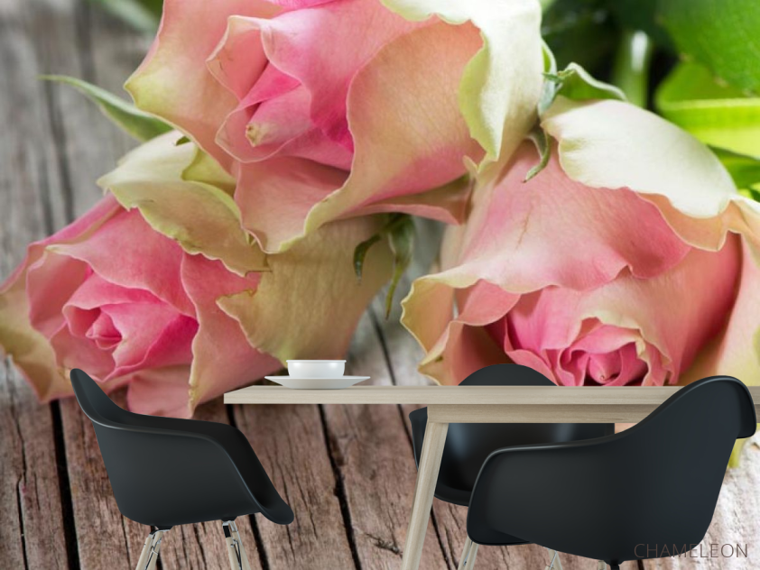 Фотошпалери троянди на дерев'яному столі - 1